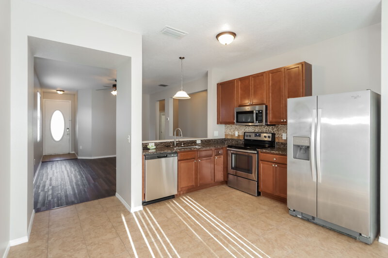 1,930/Mo, 4064 Festival Pointe Blvd Mulberry, FL 33860 Kitchen View 2