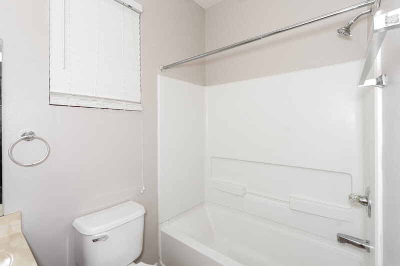 1,930/Mo, 4064 Festival Pointe Blvd Mulberry, FL 33860 Bathroom View