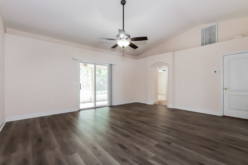 2,085/Mo, 5072 Ashwood Dr Lakeland, FL 33811 Living Room View 2