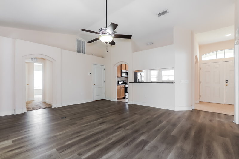 2,085/Mo, 5072 Ashwood Dr Lakeland, FL 33811 Living Room View 3