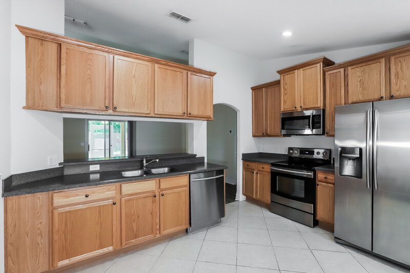 2,085/Mo, 5072 Ashwood Dr Lakeland, FL 33811 Kitchen View