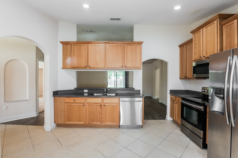 2,085/Mo, 5072 Ashwood Dr Lakeland, FL 33811 Kitchen View 2