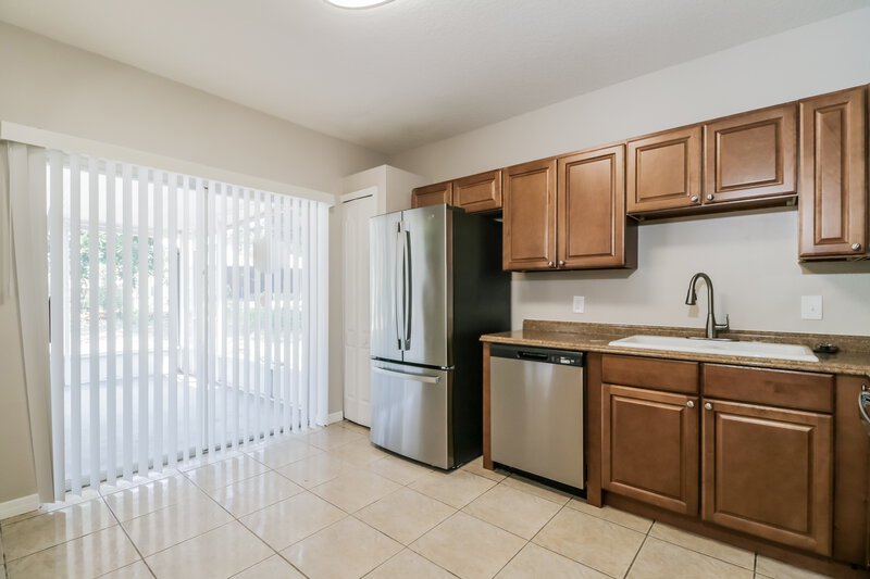 2,435/Mo, 10430 Blackmore Dr Tampa, FL 33647 Kitchen View 2