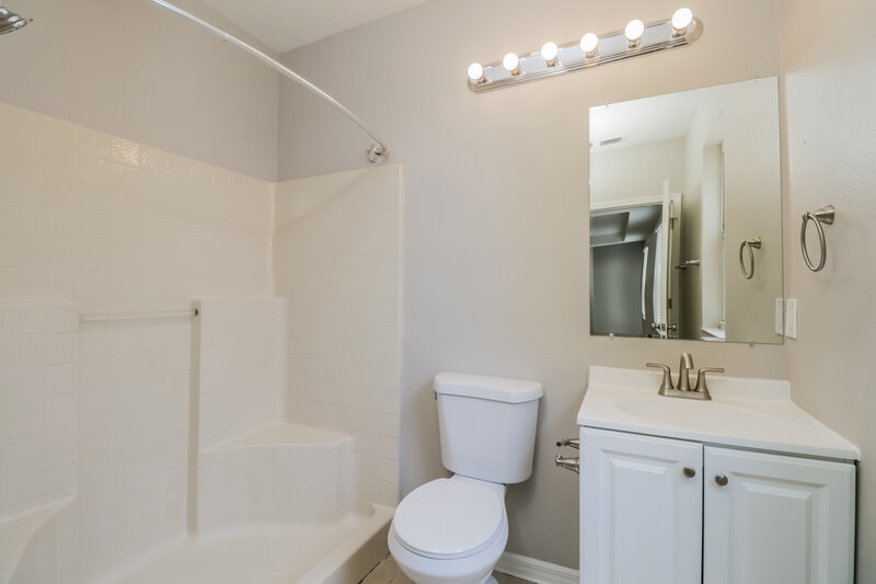 2,435/Mo, 10430 Blackmore Dr Tampa, FL 33647 Main Bathroom View