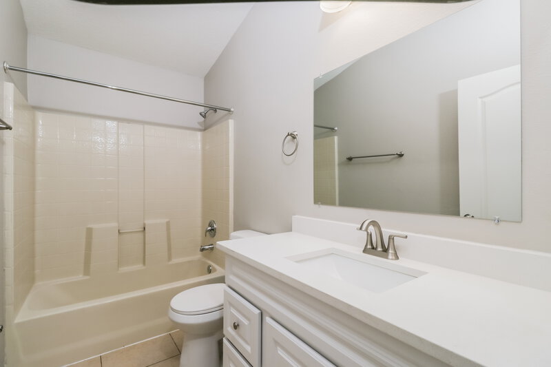2,435/Mo, 10430 Blackmore Dr Tampa, FL 33647 Bathroom View