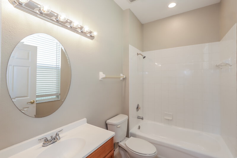 2,360/Mo, 19268 Wood Sage Dr Tampa, FL 33647 Main Bathroom View