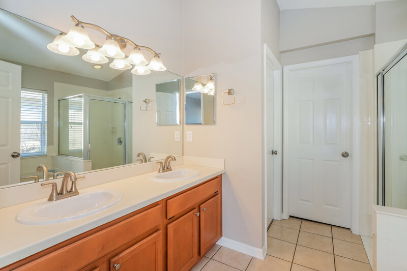 3,710/Mo, 6046 Desert Peace Ave Land O' Lakes, FL 34639 Main Bathroom View