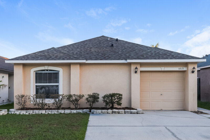 2,100/Mo, 5919 Lake Front Dr Wesley Chapel, FL 33545 External View