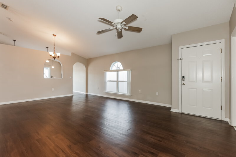2,100/Mo, 5919 Lake Front Dr Wesley Chapel, FL 33545 Living Room View