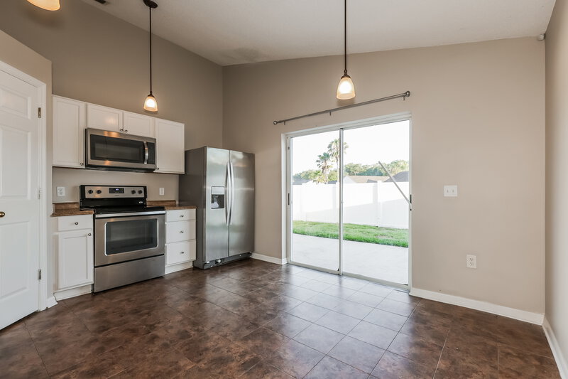 2,100/Mo, 5919 Lake Front Dr Wesley Chapel, FL 33545 Dining Room View