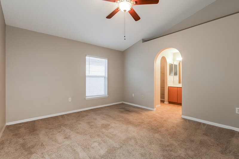 2,100/Mo, 5919 Lake Front Dr Wesley Chapel, FL 33545 Main Bedroom View