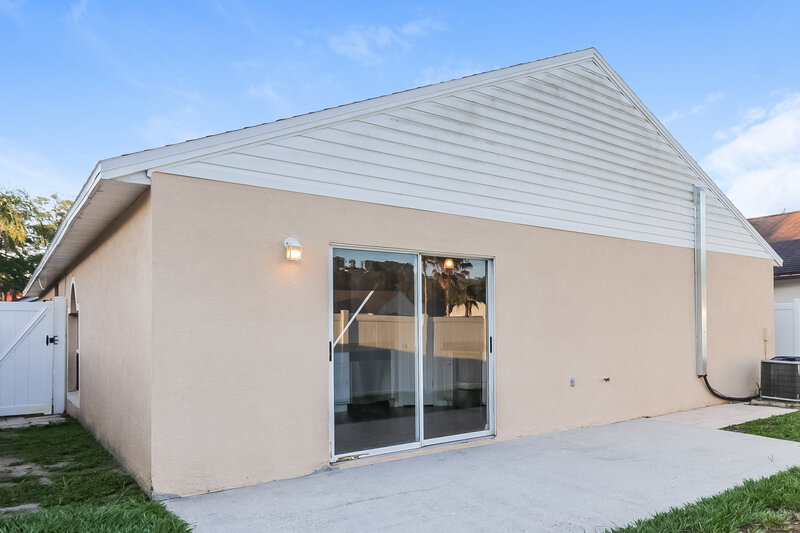 2,100/Mo, 5919 Lake Front Dr Wesley Chapel, FL 33545 Rear View
