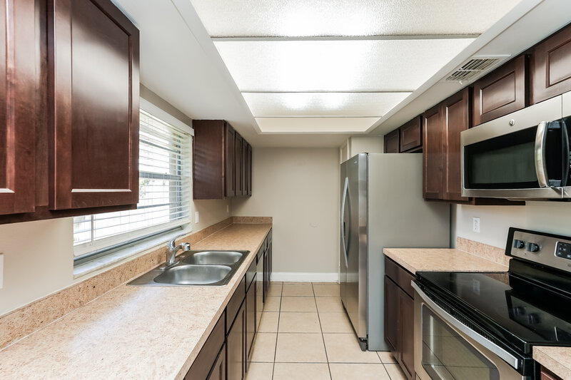 1,760/Mo, 5618 El Dorado Ave Lakeland, FL 33809 Kitchen View