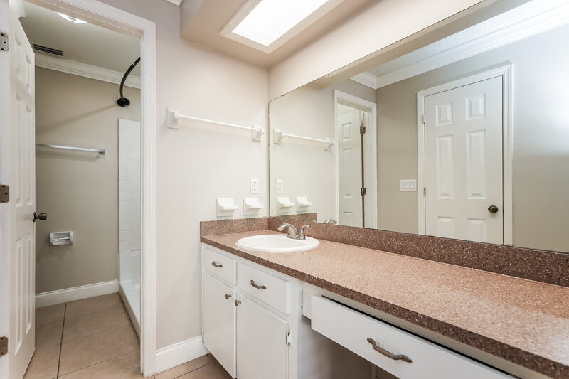 1,760/Mo, 5618 El Dorado Ave Lakeland, FL 33809 Main Bathroom View