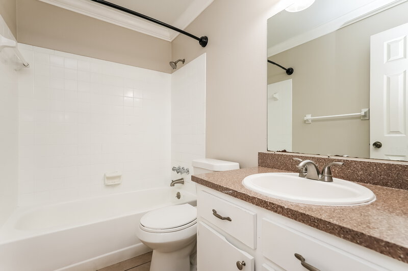 1,760/Mo, 5618 El Dorado Ave Lakeland, FL 33809 Bathroom View