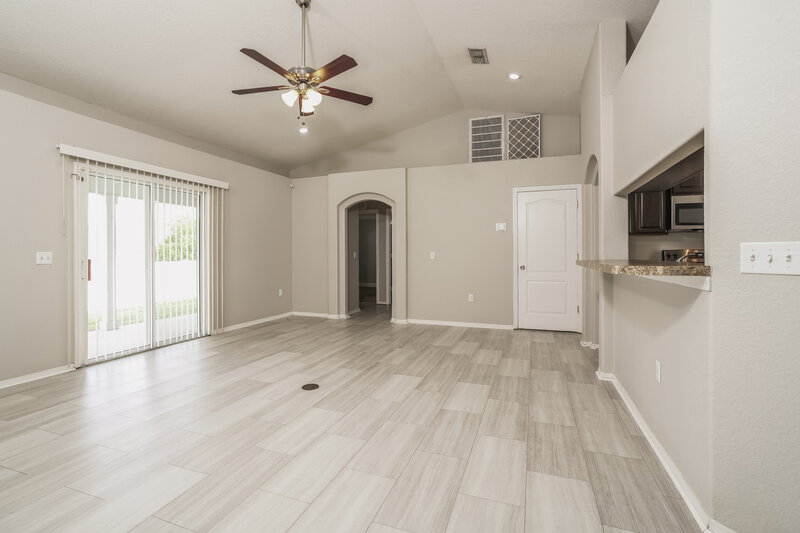 2,140/Mo, 5075 Ashwood Dr Lakeland, FL 33811 Living Room View