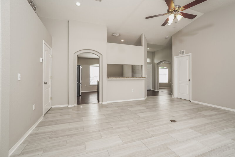 2,140/Mo, 5075 Ashwood Dr Lakeland, FL 33811 Living Room View 2