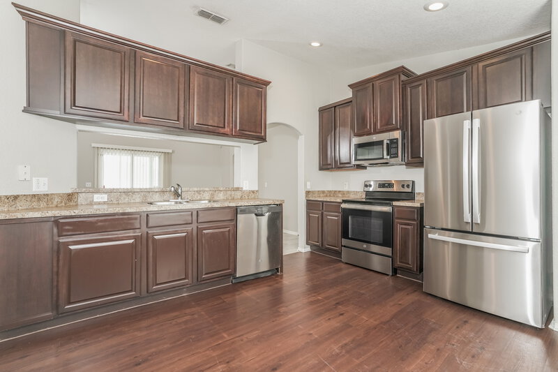 2,140/Mo, 5075 Ashwood Dr Lakeland, FL 33811 Kitchen View
