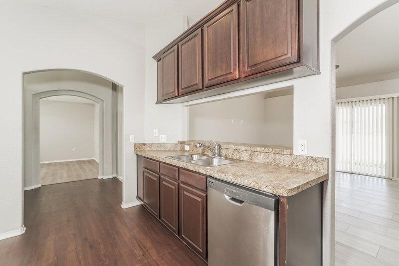 2,140/Mo, 5075 Ashwood Dr Lakeland, FL 33811 Kitchen View 2