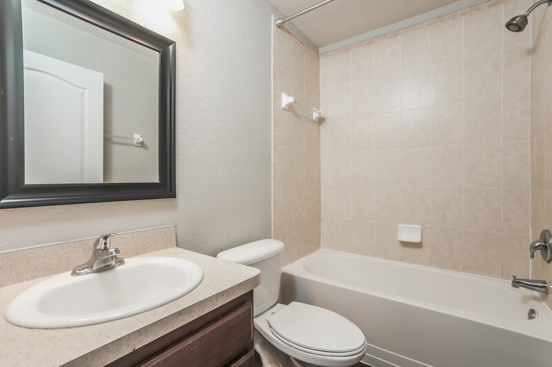 2,140/Mo, 5075 Ashwood Dr Lakeland, FL 33811 Bathroom View