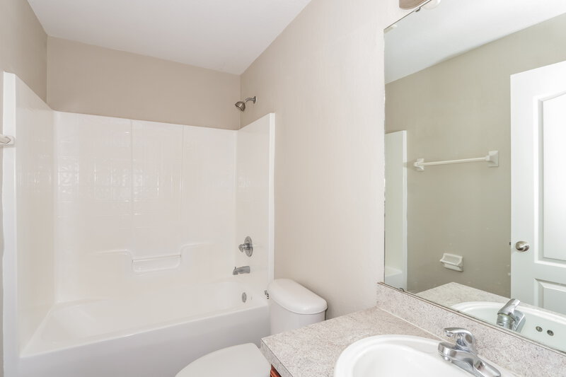 1,950/Mo, 3120 Fort Socrum Village Blvd Lakeland, FL 33810 Bathroom View