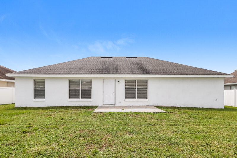 1,950/Mo, 3120 Fort Socrum Village Blvd Lakeland, FL 33810 Rear View