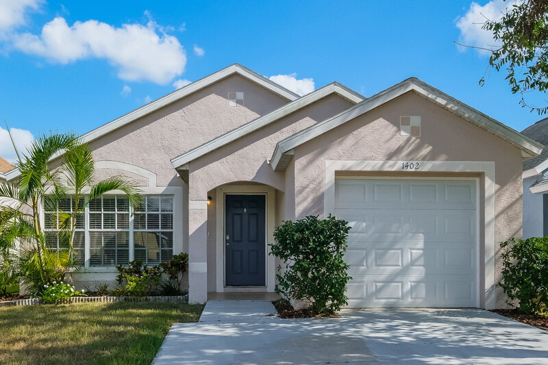 2,035/Mo, 1402 Dew Bloom Rd Valrico, FL 33594 External View