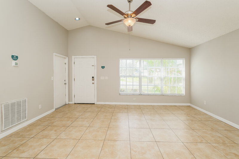 2,035/Mo, 1402 Dew Bloom Rd Valrico, FL 33594 Living Room View 2