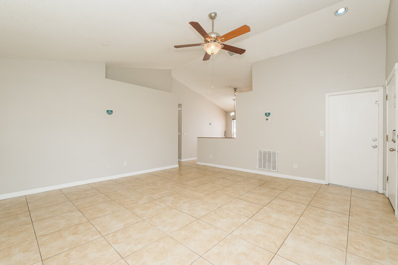 2,035/Mo, 1402 Dew Bloom Rd Valrico, FL 33594 Living Room View 3