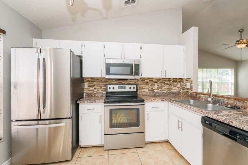 2,035/Mo, 1402 Dew Bloom Rd Valrico, FL 33594 Kitchen View 2