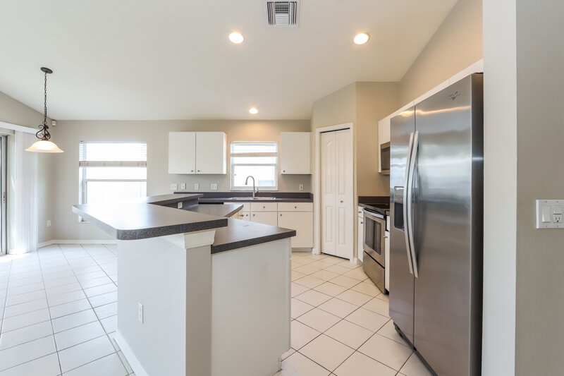 2,525/Mo, 13444 White Elk Loop Tampa, FL 33626 Kitchen View