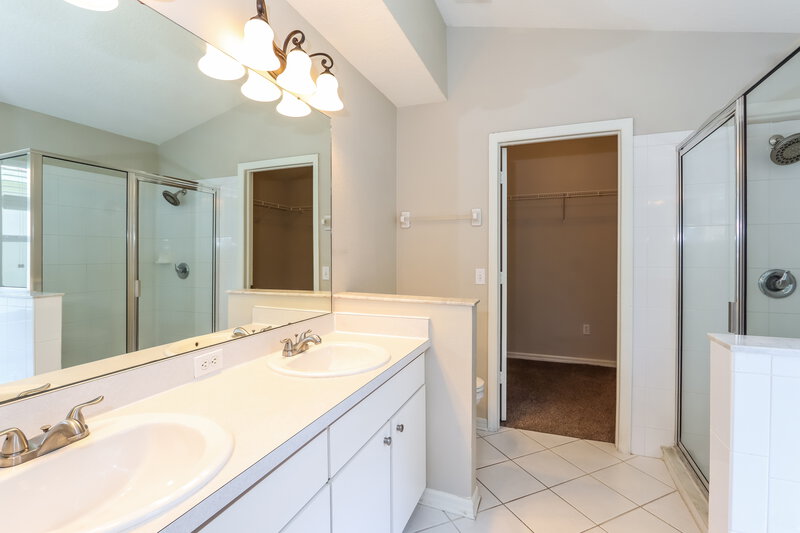 2,525/Mo, 13444 White Elk Loop Tampa, FL 33626 Main Bathroom View