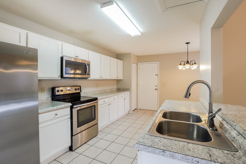 2,245/Mo, 1820 Erin Brooke Dr Valrico, FL 33594 Kitchen View