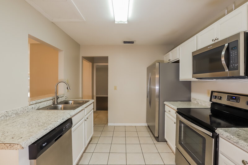 2,245/Mo, 1820 Erin Brooke Dr Valrico, FL 33594 Kitchen View 2