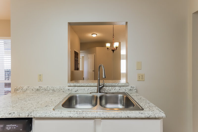 2,245/Mo, 1820 Erin Brooke Dr Valrico, FL 33594 Kitchen View 3