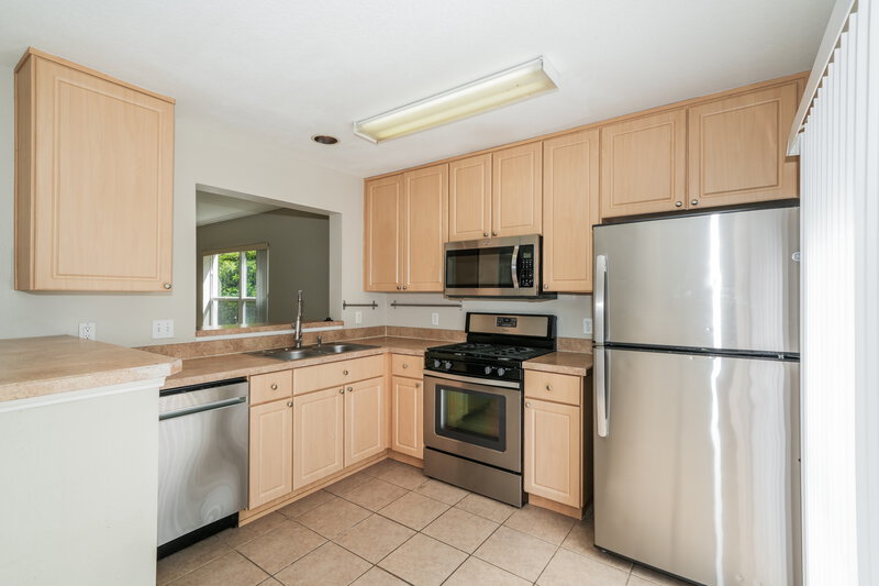 2,155/Mo, 5865 Wrenwater Dr Lithia, FL 33547 Kitchen View