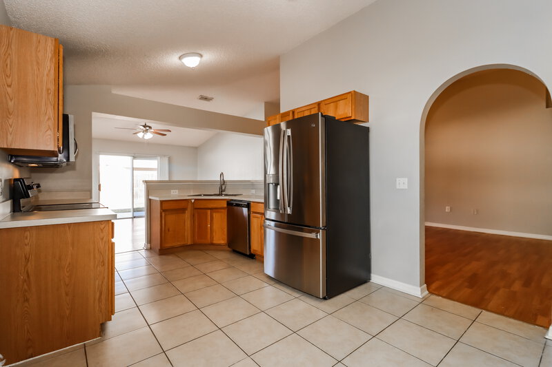 2,240/Mo, 10408 Fly Fishing St Riverview, FL 33569 Kitchen View