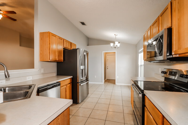 2,240/Mo, 10408 Fly Fishing St Riverview, FL 33569 Kitchen View 3