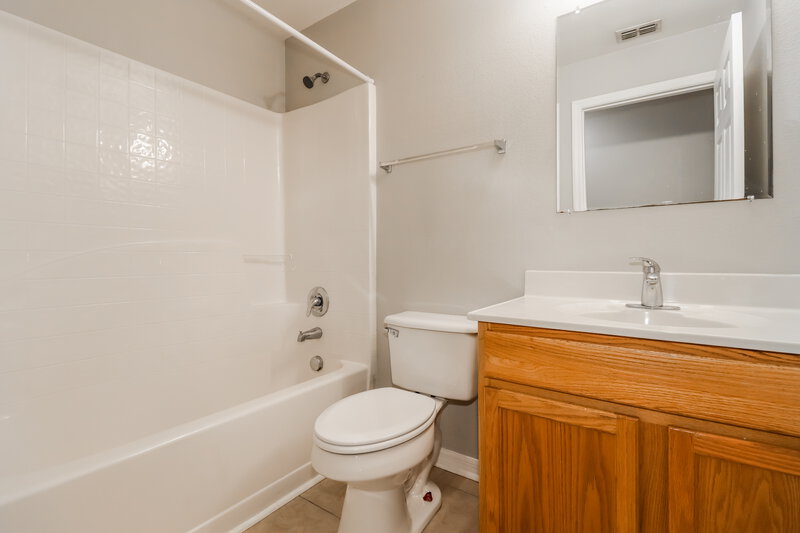 2,240/Mo, 10408 Fly Fishing St Riverview, FL 33569 Bathroom View