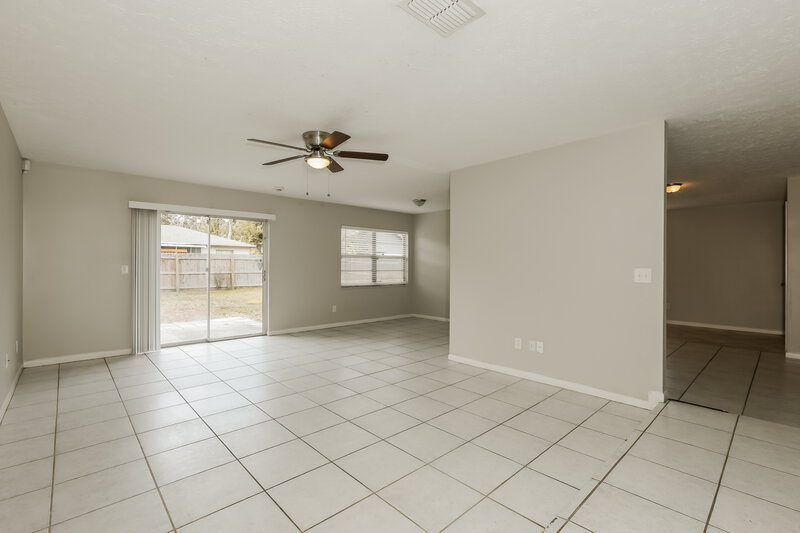 2,050/Mo, 3222 Las Brisas Dr Riverview, FL 33578 Living Room View 2