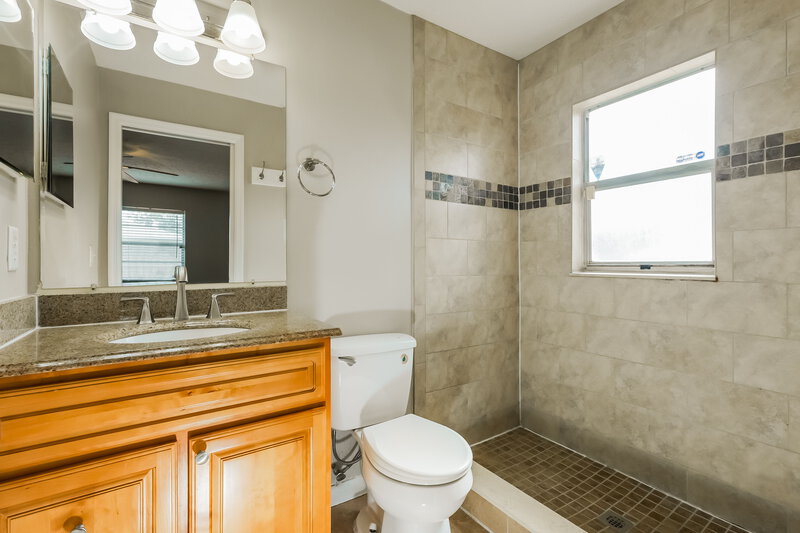 2,050/Mo, 3222 Las Brisas Dr Riverview, FL 33578 Main Bathroom View