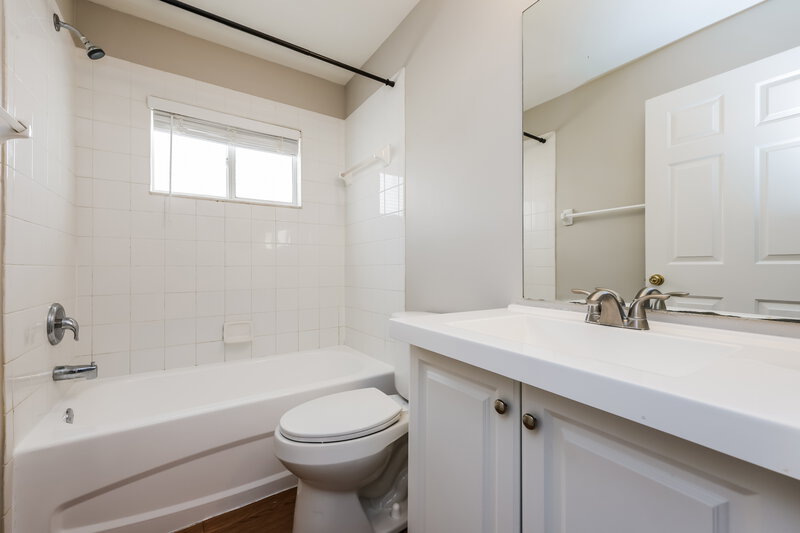 2,980/Mo, 12926 Fieldmoor Ct Riverview, FL 33579 Bathroom View 2