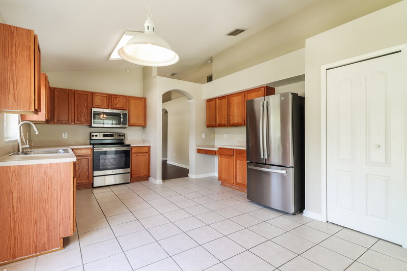 2,140/Mo, 11510 Misty Isle Ln Riverview, FL 33579 Kitchen View