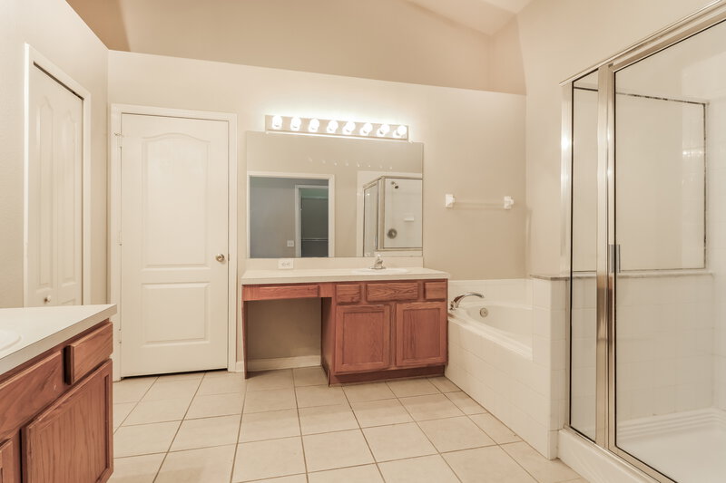 2,140/Mo, 11510 Misty Isle Ln Riverview, FL 33579 Main Bathroom View