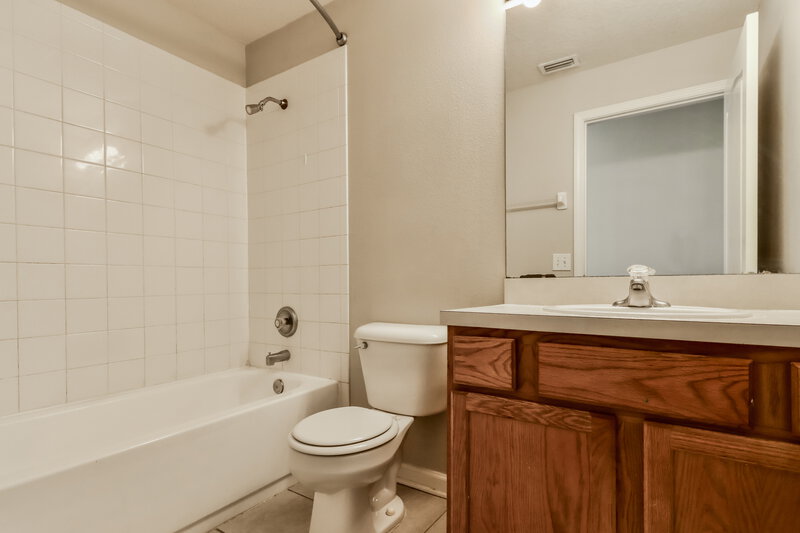 2,140/Mo, 11510 Misty Isle Ln Riverview, FL 33579 Bathroom View