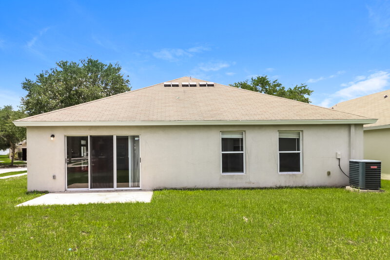2,140/Mo, 11510 Misty Isle Ln Riverview, FL 33579 Rear View