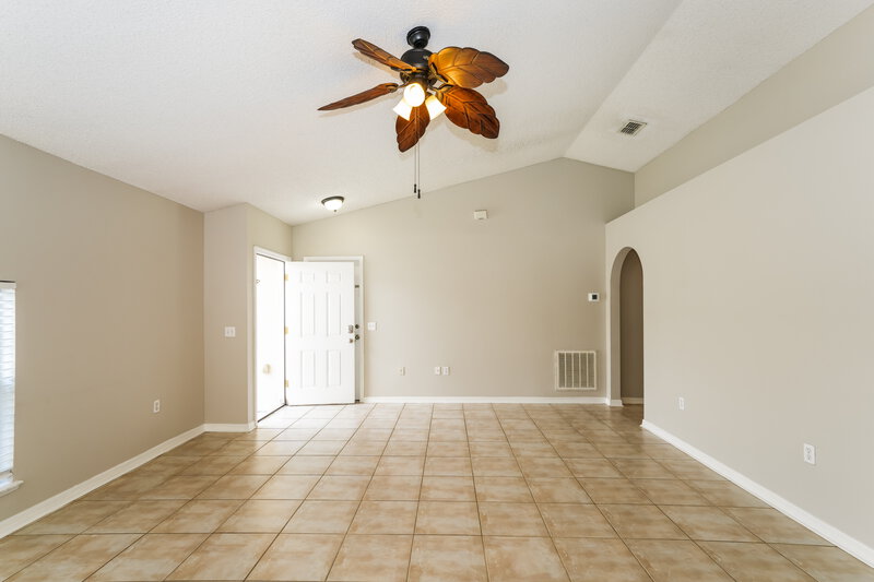 1,975/Mo, 13707 Gentle Woods Ave Riverview, FL 33569 Living Room View 2