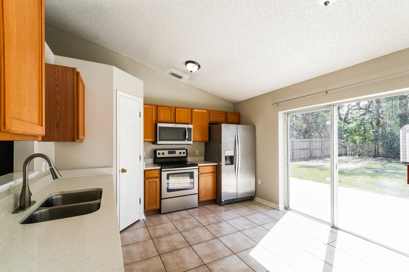 1,975/Mo, 13707 Gentle Woods Ave Riverview, FL 33569 Kitchen View