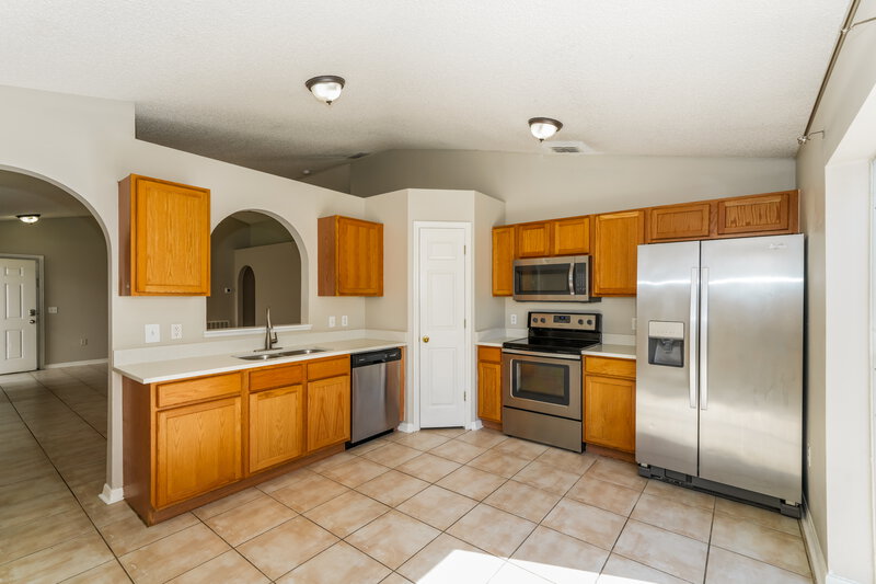 1,975/Mo, 13707 Gentle Woods Ave Riverview, FL 33569 Kitchen View 2
