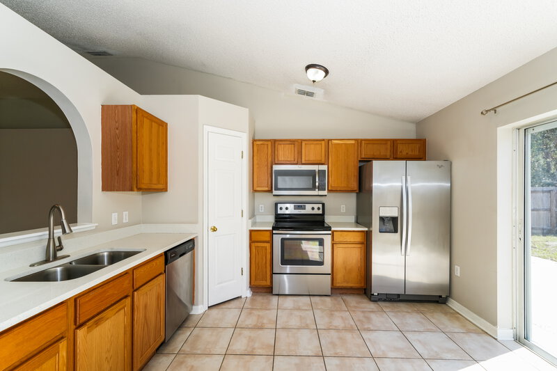 1,975/Mo, 13707 Gentle Woods Ave Riverview, FL 33569 Kitchen View 3